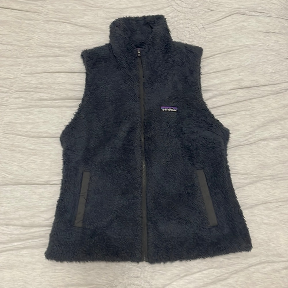 Patagonia fuzzy vest, gray/purple color, size medium!